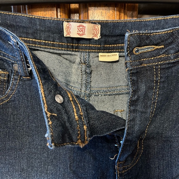 Capris - Picture 2 of 3